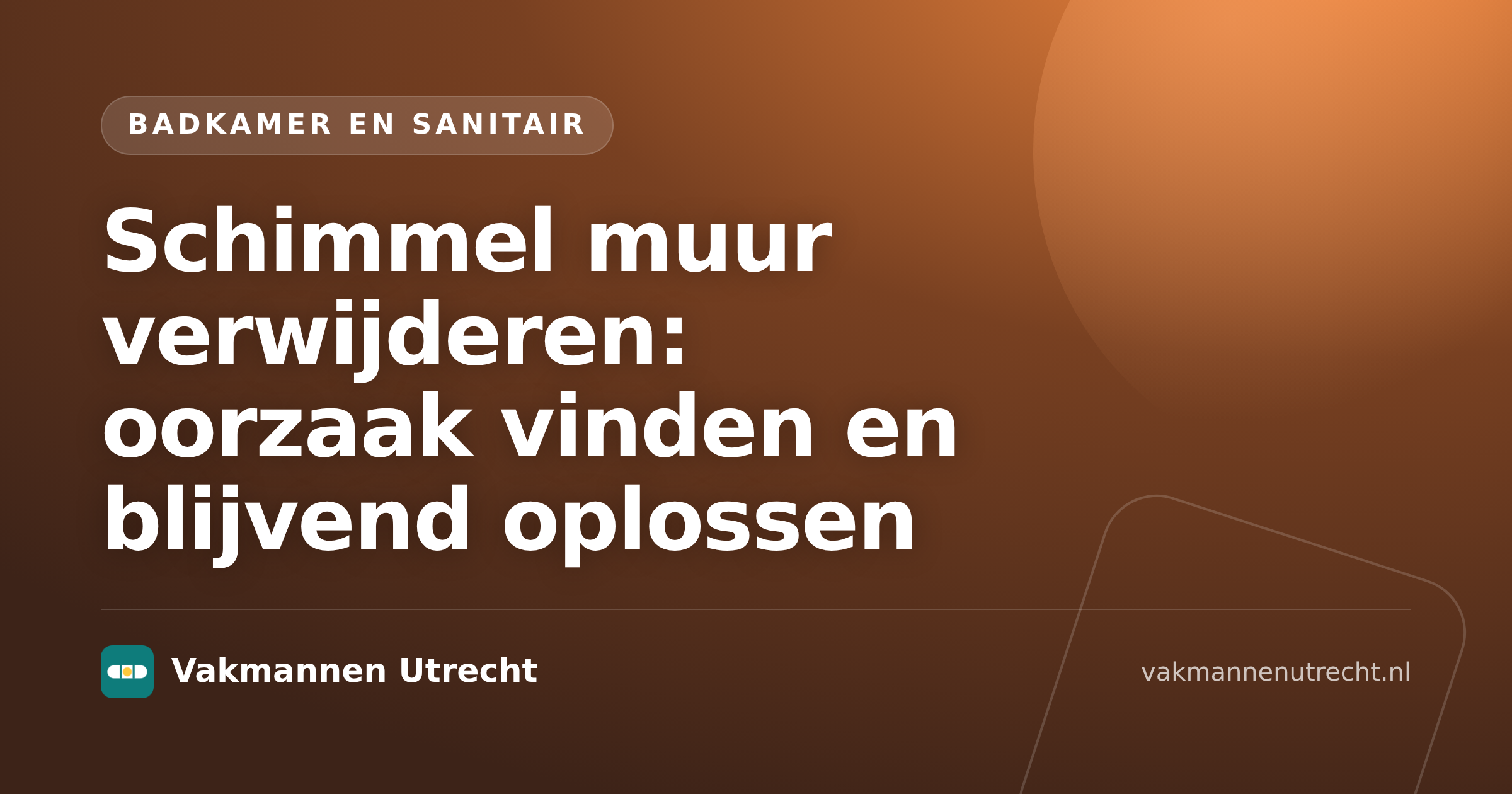 Schimmel muur verwijderen op een vochtige binnenmuur met schoonmaakmiddel en beschermende handschoenen
