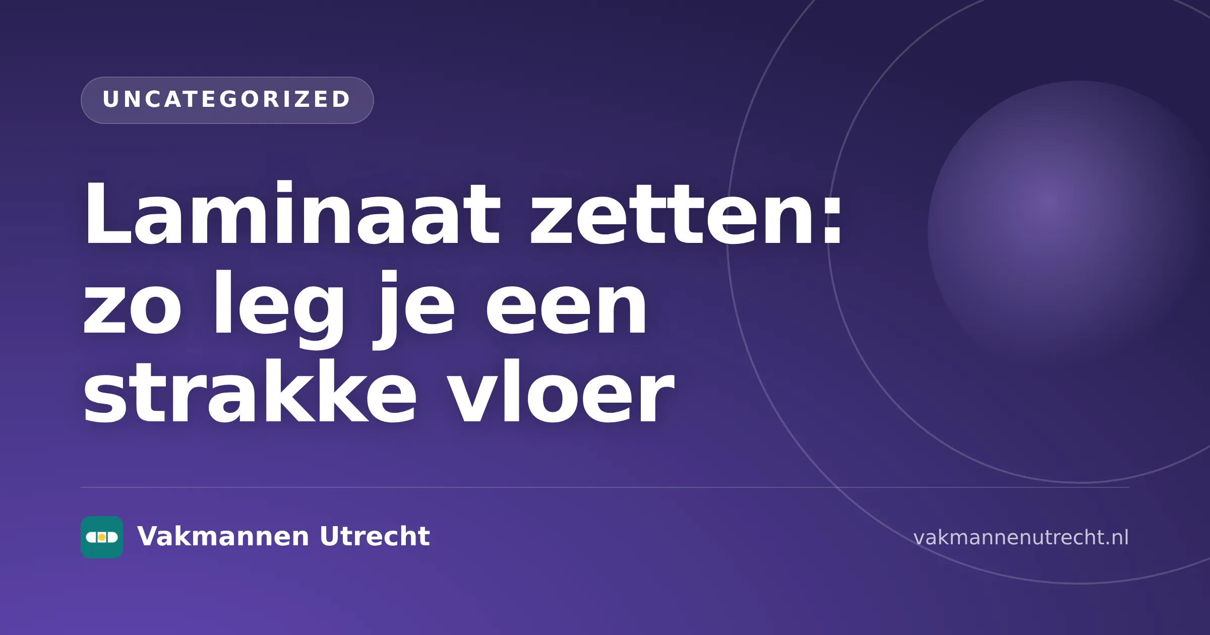 Laminaat zetten in een woonkamer met kliklaminaat en gereedschap naast de vloer